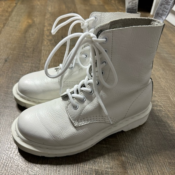 Doc Dr Martens Boots Womens Size 6 All White Leather Mono Classic Boots - Picture 1 of 5